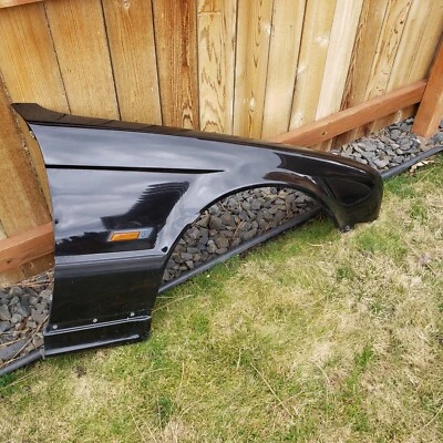 Guardabarros delantero derecho pasajero BMW E34 negro último modelo Facelift 1995 Foto 1 de 4