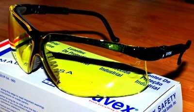 Uvex S3202 Genesis 安全眼镜黑色镜框琥珀色 MD UltraDura 硬外套 Len 美国 — 第 1/4 张图片