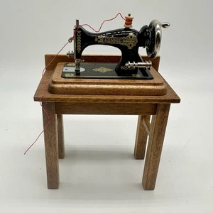 Vintage Bodo Hennig Metall Nähmaschine Puppenhaus Miniatur bewegliche Teile - Bild 1 von 10