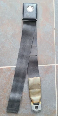 Cinturón de seguridad trasero de lujo Ford Mustang 1966 1967 original negro solo extremo femenino Foto 1 de 4