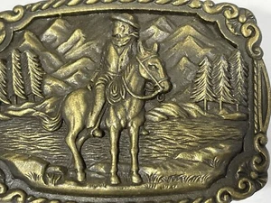 Hebilla de cinturón vintage caballo vaquero 2”x 3” color latón - Imagen 1 de 3