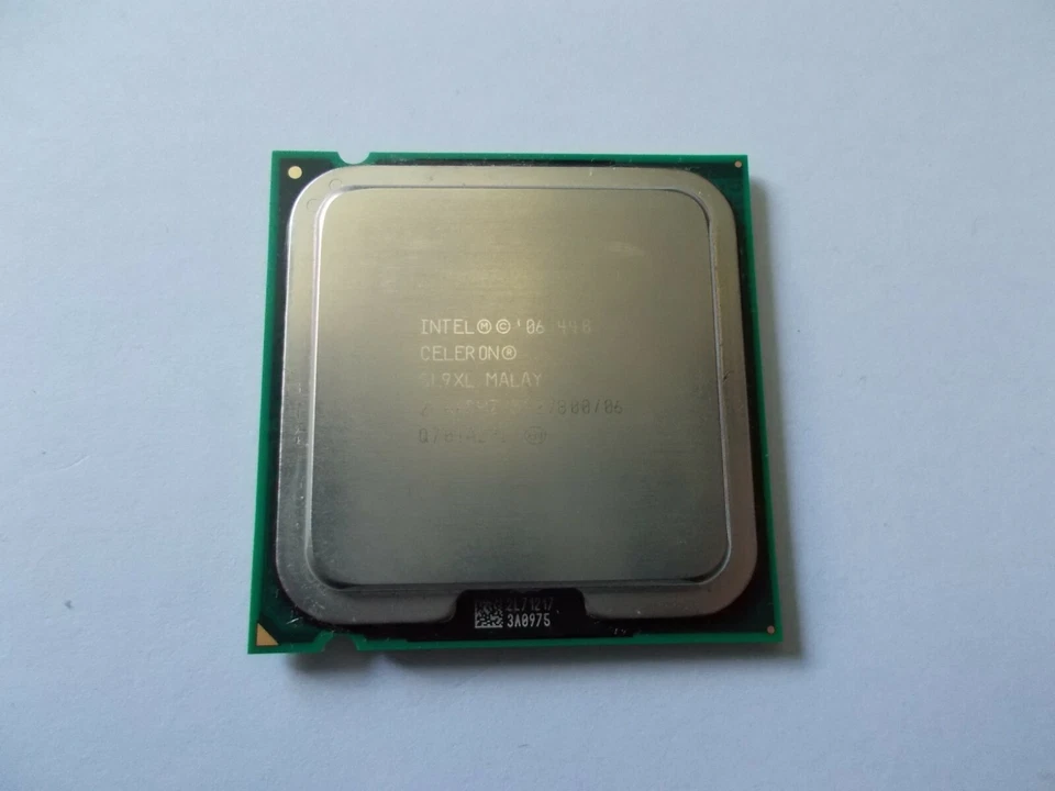 Intel Celeron 440 2.0GHz / 512 KB Cache, FSB 800 MHz, Socket 775 - SL9XL, #SU165 - Image 1 of 1