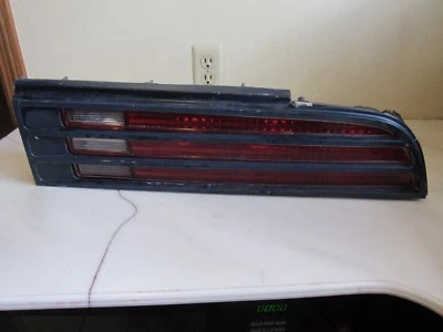 Lanterna traseira vintage original 1974-1978 Pontiac Firebird Trans AM Formula destro - Imagem 1 de 4