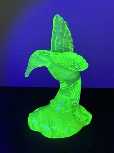 Fenton Key Lime Uranium Hummingbird - Bild 1 von 7