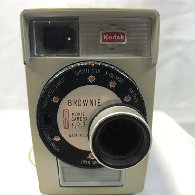 Cámara de cine Kodak Brownie 8 vintage f/2,7 probada y funcionando  Foto 1 de 4