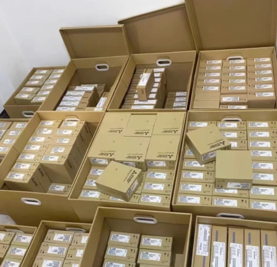 FAST DELIVERY PLC MITSUBISHI OUTPUT UNIT AJ65SBTB2-16T NEW - Image 1 of 4