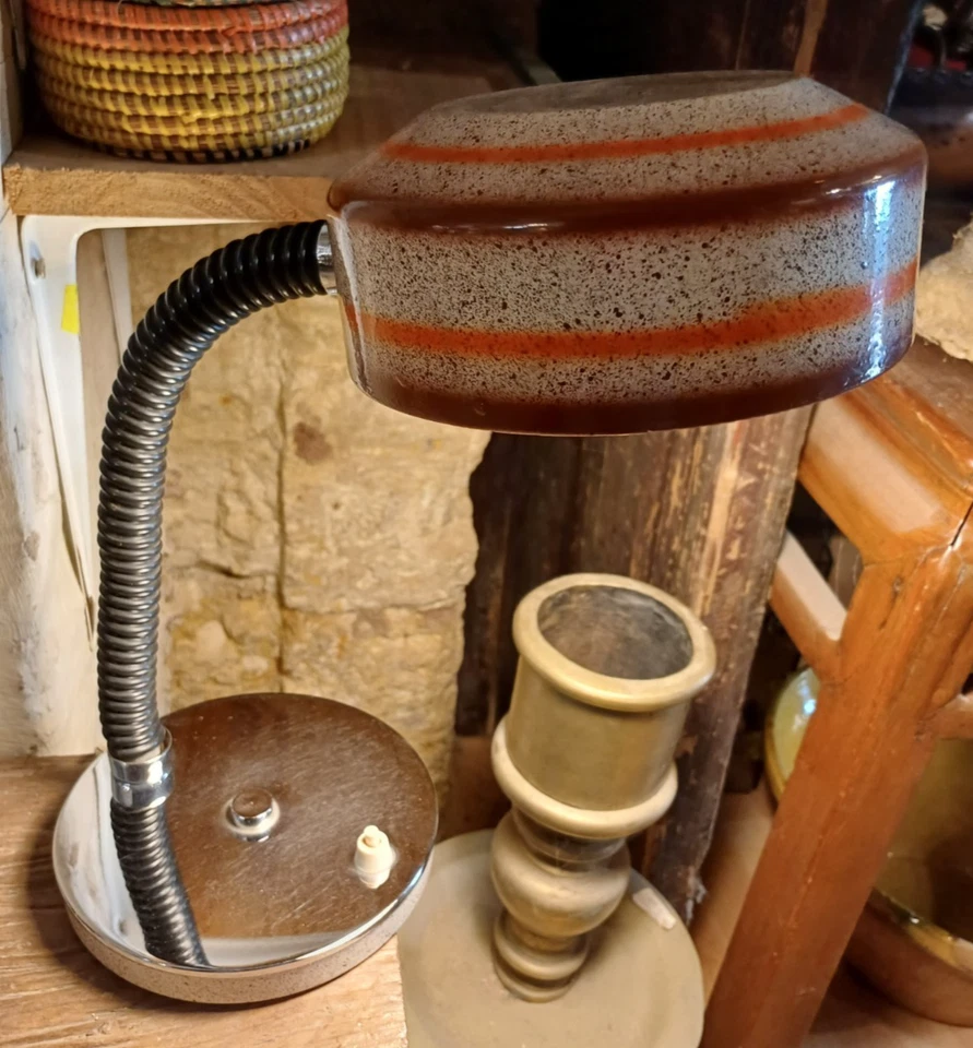 Lampe Vintage 1960, 1970 abat-jour émaillé très bon état de marche. - Photo 1/4