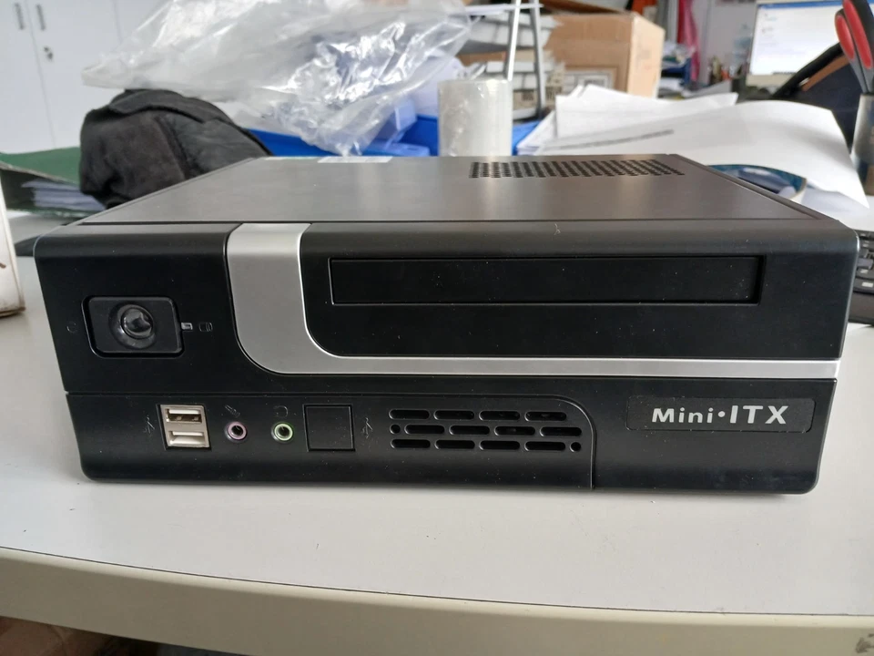 ULTRA TINI MINI ITX CASE - Immagine 1 di 4