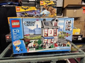 Lego City 8403 City House Special Edition 383 pieces - New IN box