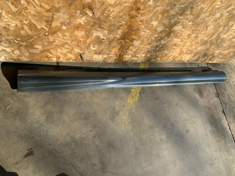 ЛЕВАЯ КАЧАЮЩАЯСЯ ПАНЕЛЬ ЮБКИ СО СТОРОНЫ ВОДИТЕЛЯ MERCEDES BENZ C300 C350 W204 ОТ ОРИГИНАЛЬНОГО ПРОИЗВОДИТЕЛЯ 08-14 - Изображение 1 из 4