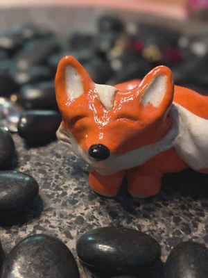 Red Fox Sculpture Is Kiln Fired Ceramic Stoneware and All Handmade - Изображение 1 из 4