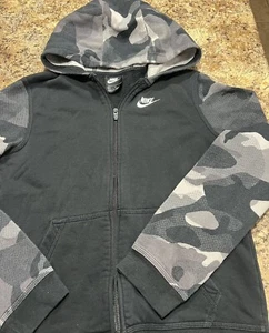 Boy’s Nike Zip Up Hoodie Size XL - Picture 1 of 3