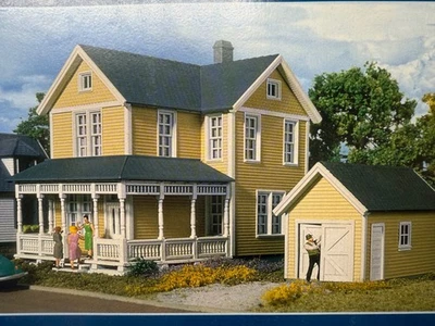 Walthers Cornerstone Series Structure Kit- 109 Elm Street #933-3612 - Image 1 of 4