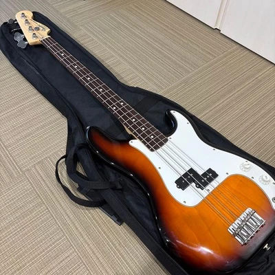 Bajo Fender Precision Plebe mexicano Foto 1 de 4