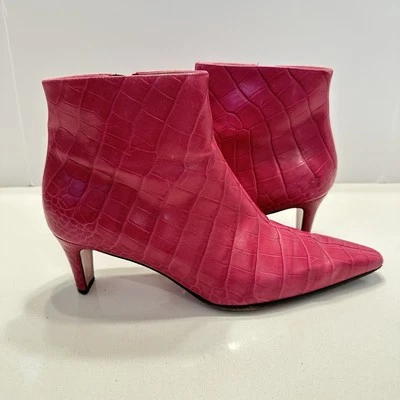 BOTINES ESCADA ROSA PATRÓN COCODRILO PUNTA PINTA TACÓN BAJO Talla 39 1/2 EE. UU. 9 ITALIA Foto 1 de 4