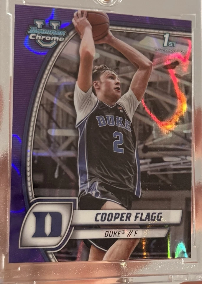 2024-25 Bowman Chrome U Cooper Flagg 1ST Bowman 紫色熔岩波公爵小牛队 — 第 1/2 张图片