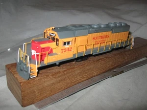 A3145 HO UNKNOWN SOUTHERN PACIFIC RR 7342 EMD SD40 DIESEL LOCO BODY SHELL - Picture 1 of 2