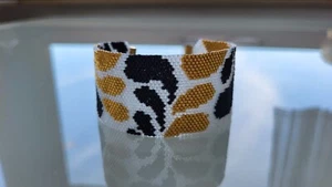 Funkelndes Damen Armband Aus Hochwertigen Glasperlen Florale Motive - Bild 1 von 4