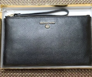 Michael Kors Jet set Charm Lg Zip Wristlet Leather Black - Picture 1 of 10