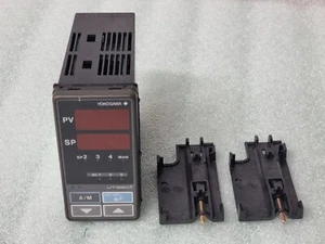YOKOGAWA UT320-00 Digitaler Anzeigeregler - Bild 1 von 9