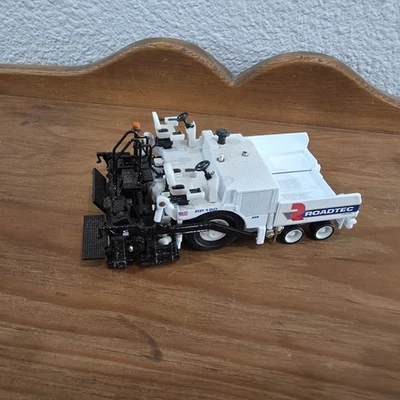 Norscot ROADTEC RP190 Lay Down Machine / Paver - 1/50 Scale DieCast  - Image 1 of 4