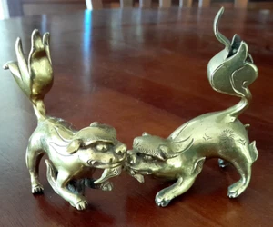 VINTAGE PAIR ETCHED BRASS METAL TEMPLE GUARDIAN LION FOO DOGS #ac13 - Picture 1 of 6