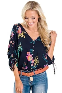 Bluse mit Blumenmuster und Knopfleiste in Dunkelblau - Bild 1 von 3