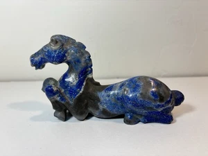 5" chinesische geschnitzte Lapislazuli Figur eines Pferdes, antik, abgeplatzt - Bild 1 von 8