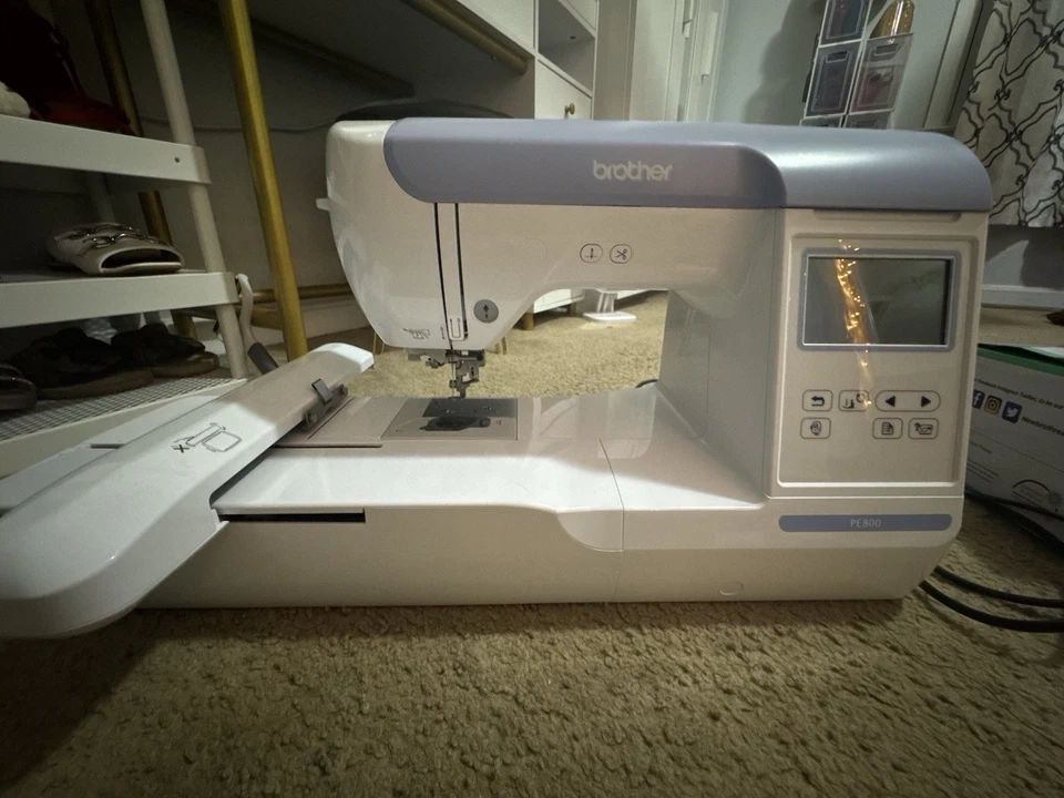 Компьютеризированная вышивальная машина Brother PE800 ячмень плюс наборы б/у  - Изображение 1 из 4