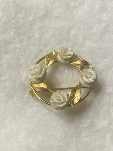 Karen Lynne Vintage 12 K gold filled wreath brooch with carved white roses - Picture 1 of 6