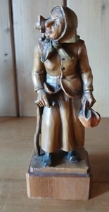 Vintage ANRI Babushka Lady With Cat Wooden Figure - Picture 1 of 7