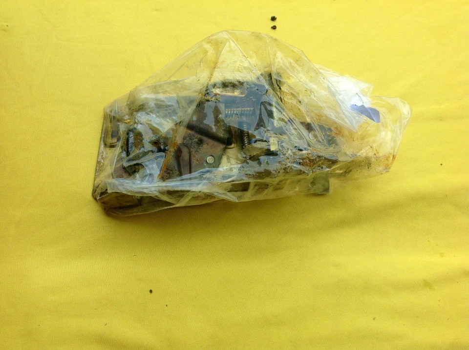 Nuevo conjunto de pestillo de puerta lateral de pasajero Chevrolet Blazer 73-81 OEM 327070 Foto 1 de 1