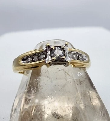 10k .417 Gold Two Tone .17 ctw Diamond Row Sz 7 Ring Au 2452 - Image 1 of 4