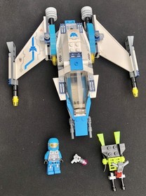 LEGO 70701 Galaxy Squad Swarm Interceptor complete build and pilot minifigure
