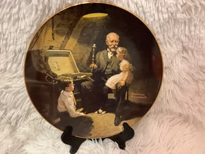 Norman Rockwell Teller "Opas Schatztruhe" - Bild 1 von 6