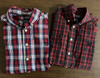 Lote de (2) camisas de vestir a cuadros con botones de manga larga Chaps para niños de 10-12 vacaciones Foto 1 de 4