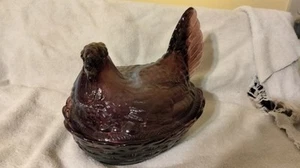 Hsinchu Large Hen Chicken On Nest Purple White Slag Glass Candy Dish Beautiful - Picture 1 of 8