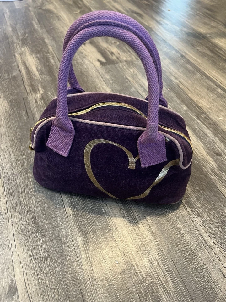 Victoria’s Secret Vintage Y2K Púrpura Terciopelo Bolso Dorado Corazón Glamour Mini Bolso Foto 1 de 4