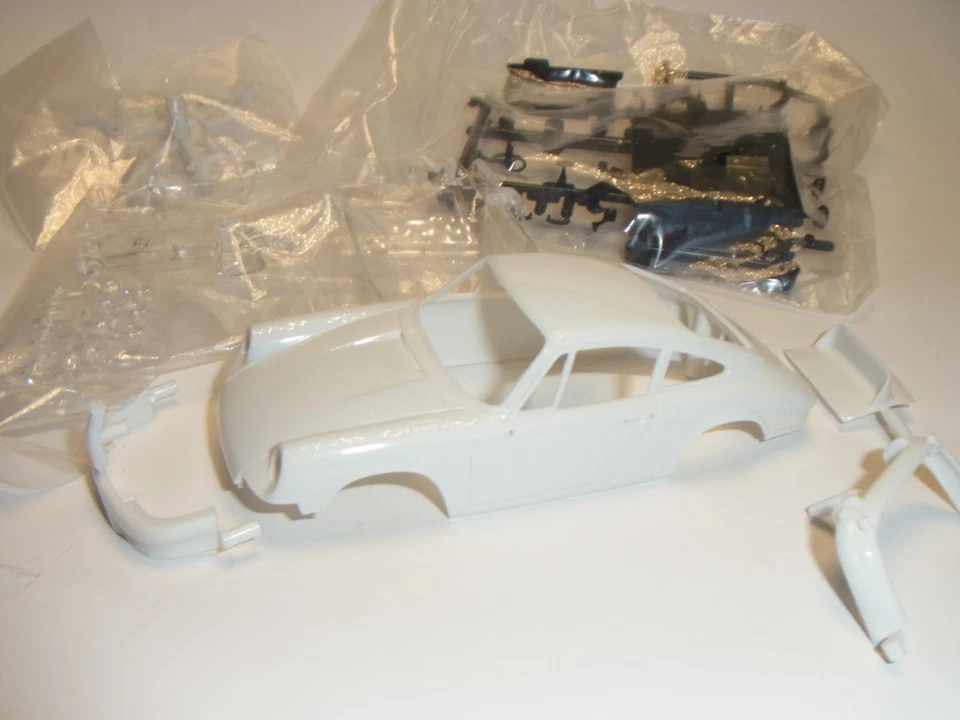 MRRC Porsche 911 1:32 Karosserie-Kit MC206BD04B2 für Autorennbahn - Bild 1 von 1