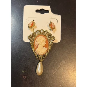 Vintage Cameo Brooch Earrings Set Gold Tone Faux Pearl Elegant Jewelry - Picture 1 of 4