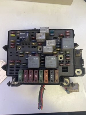 Chevrolet Silverado Suburban Tahoe 1999-2002 caja de fusibles unión OEM 12193645-09 Foto 1 de 2