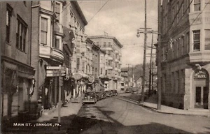 POSTCARD STREET SCENE MAIN STREET BANGOR PENNSYLVANIA - Picture 1 of 2
