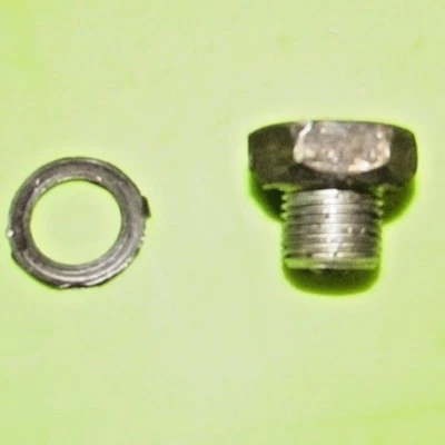 Tapón de drenaje de aceite del motor Suzuki GS750 GS 750 1977-1979 con 12.820 millas  Foto 1 de 2