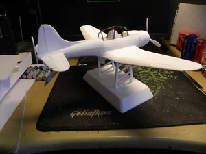 WW2 DAUNTLESS DIVE BOMBER -1/48” SCALE -COMPLETE WITH STAND AND LANDING GEAR - Picture 1 of 8
