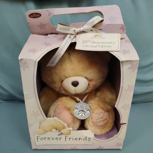 Oso de peluche suave edición 20 aniversario Forever Friends juguete de peluche en caja 1987-07 - Imagen 1 de 12