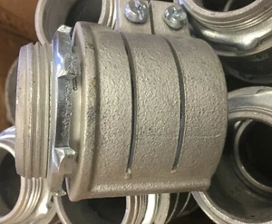 12 Thomas Betts SC XC-405 1-1/2" Straight Squeeze Connector for FMC AC Conduit - Picture 1 of 7