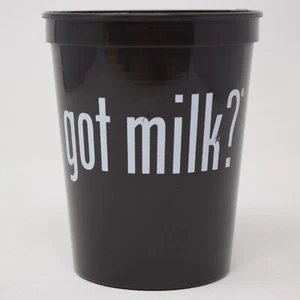 Taza de plástico Got Milk negra blanca Y2K 16 oz publicidad promocional reutilización de productos lácteos - Imagen 1 de 10