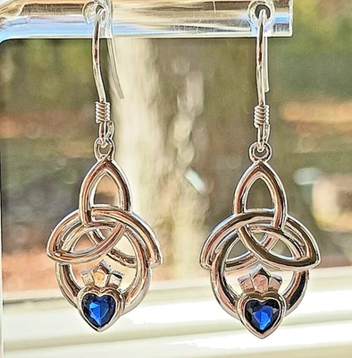 Vendedor de EE. UU. 60% DE DESCUENTO Plata de Ley Sólida 925 Triquetra Corazón Circonita, Alambre Francés Foto 1 de 4