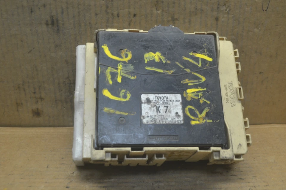 Toyota RAV4 2013-15 Multiplex caja de fusibles conexiones BCM 8273042720B módulo 410-16a2 Foto 1 de 4