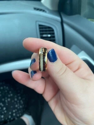 Alianza de boda de oro rosa para hombre, asta de ciervo y madera de koa, con diseño de flecha Foto 1 de 4